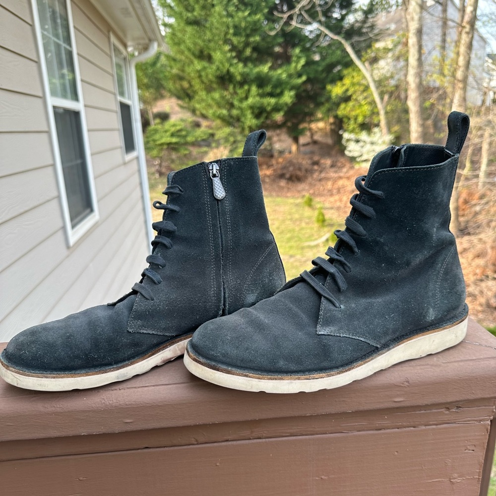 BOTTEGA VENETA
Suede Boots